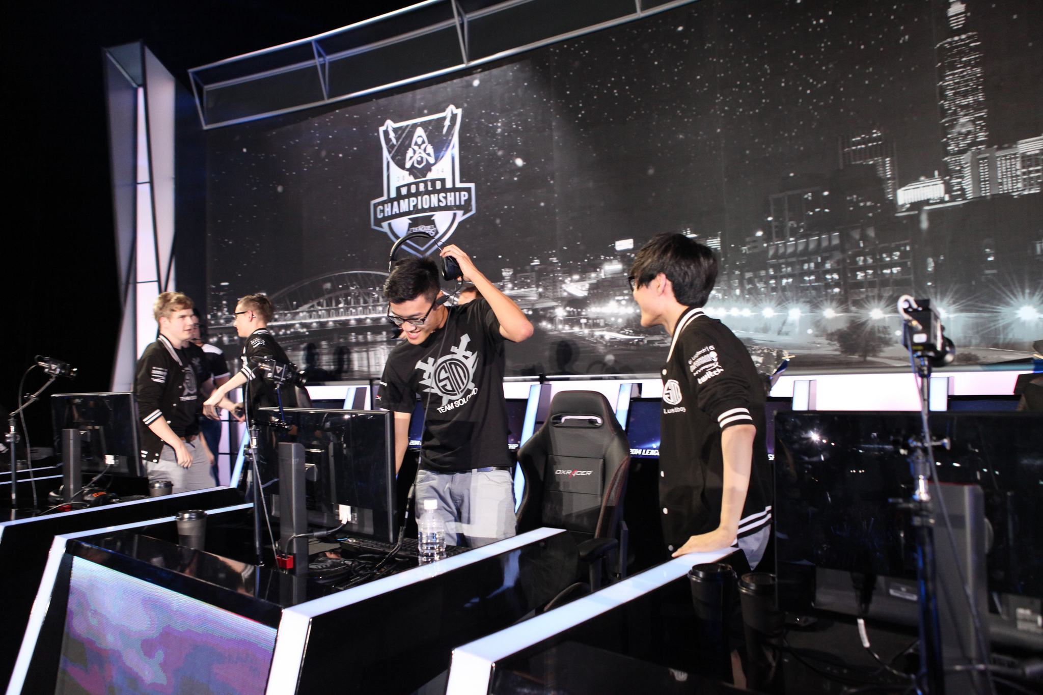 S15世界赛IG与T1死亡之组对决：电竞巅峰格局或再洗牌-电竞比分网